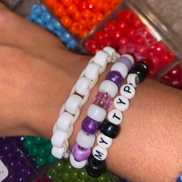 Beaded bracelets - Picture 1 of 4